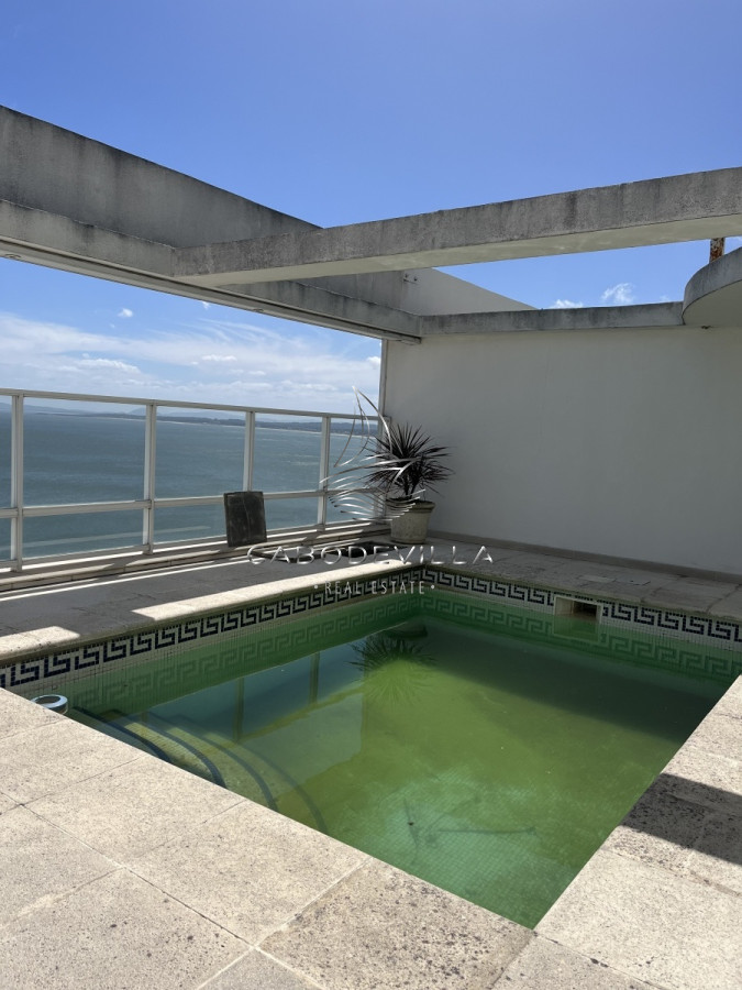 Apartamento ID.133 - En venta Penthouse de 6 dormitorios Playa Mansa 