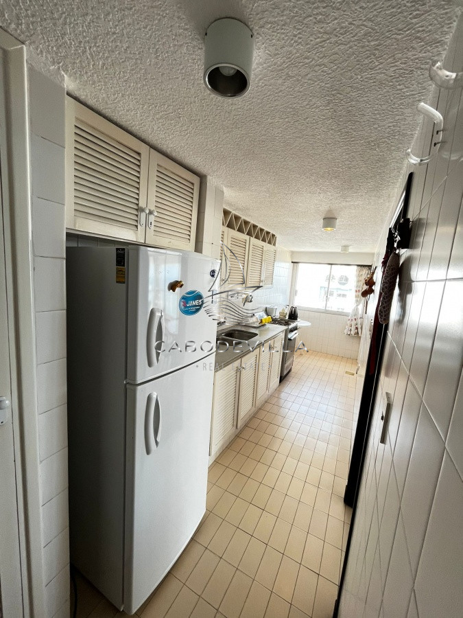Apartamento ID.69 - En venta apartamento y alquiler anual de 2 dormitorios con vista al mar, Punta del Este 