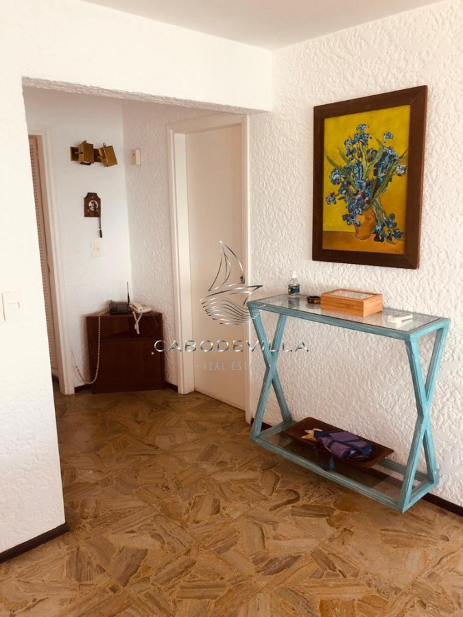 Apartamento ID.60 - En venta apartamento de 4 dormitorios, playa Mansa