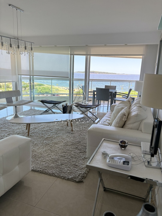 Apartamento ID.429 - En alquiler anual departamento de 3 dormitorios más dependencia de servicio 