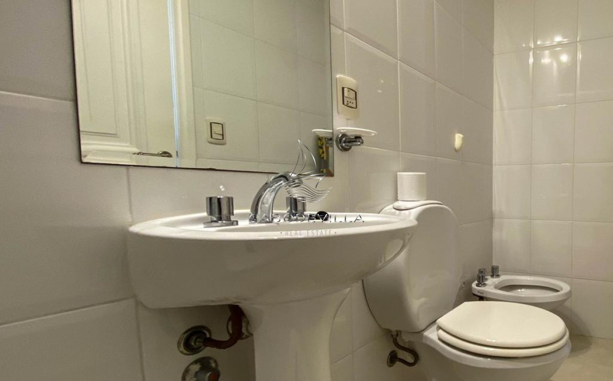 Apartamento ID.27 - En venta y alquiler temporal apartamento de 3 dormitorios más dependencia de servicio, Playa Mansa 