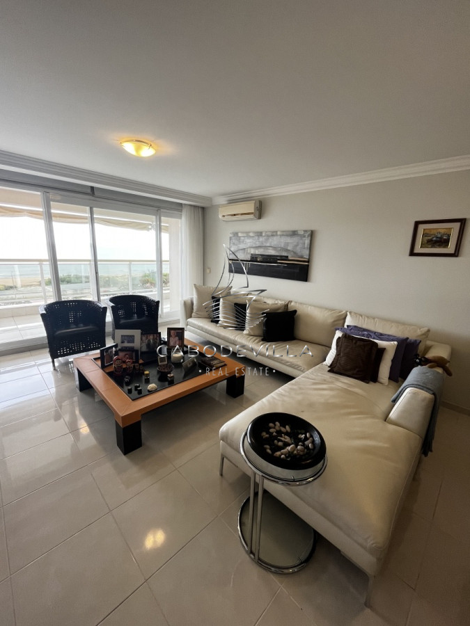 Apartamento ID.138 - En alquiler apartamento de 3 dormitorios y 3 baños Playa Mansa 