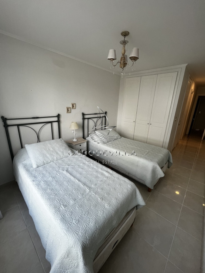 Apartamento ID.134 - En alquiler apartamento de 3 dormitorios y 4 baños en parada 4 de playa mansa 
