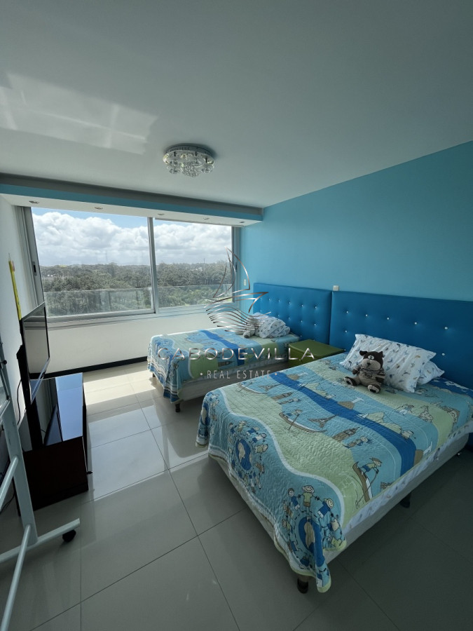 Apartamento ID.136 - En venta unidad de 3 dormitorios en suite más dependencia de servicio playa brava 