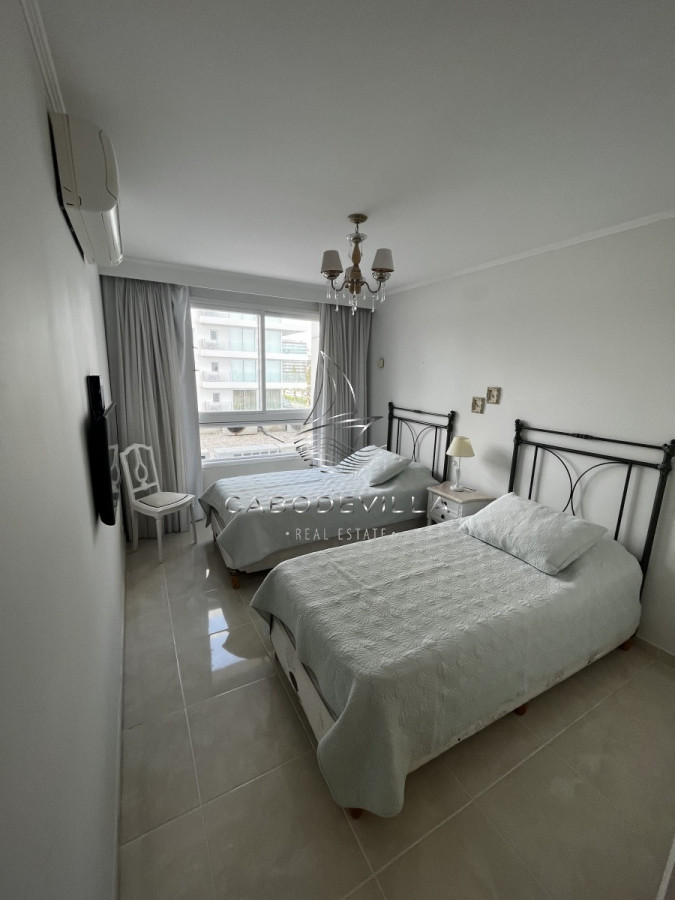 Apartamento ID.134 - En alquiler apartamento de 3 dormitorios y 4 baños en parada 4 de playa mansa 