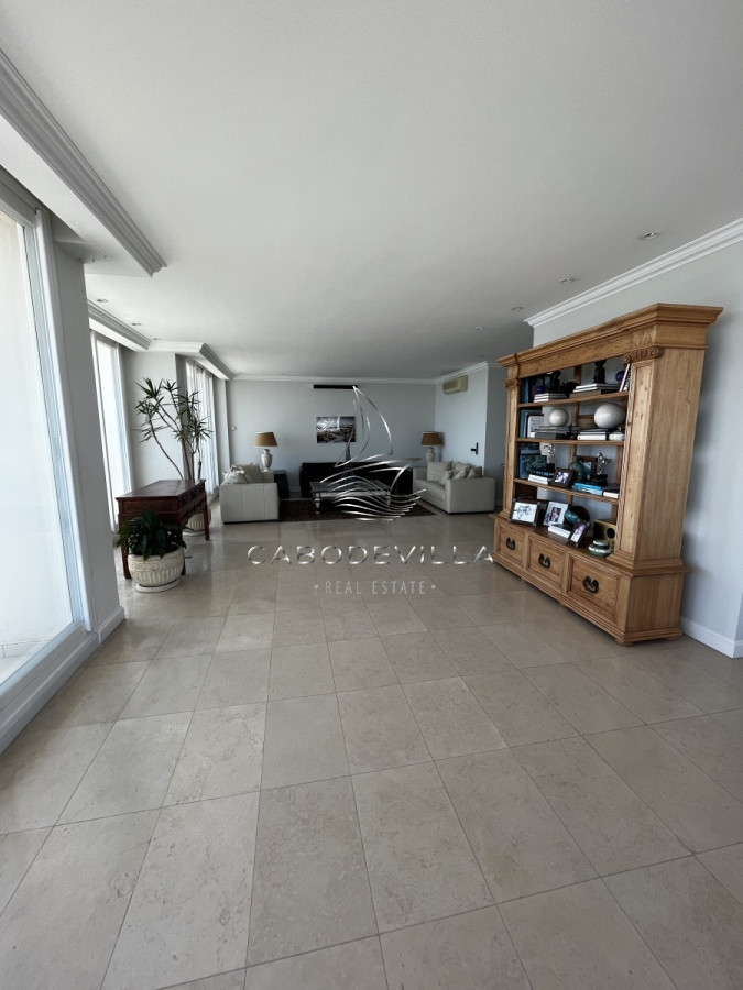 Apartamento ID.133 - En venta Penthouse de 6 dormitorios Playa Mansa 