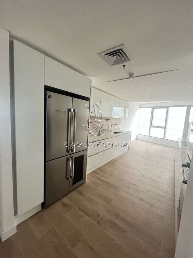 Apartamento ID.292 - En venta y alquiler anual apartamento de 3 dormitorios mas dependencia primera línea de Playa Brava Punta del Este