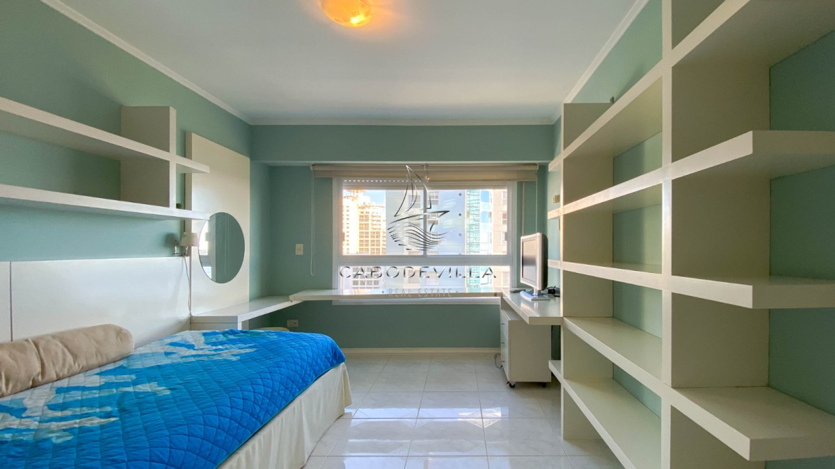 Apartamento ID.249 - En alquiler apartamento de 3 dormitorios más dependencia de servicio parada 5 de Playa Mansa Punta del Este 