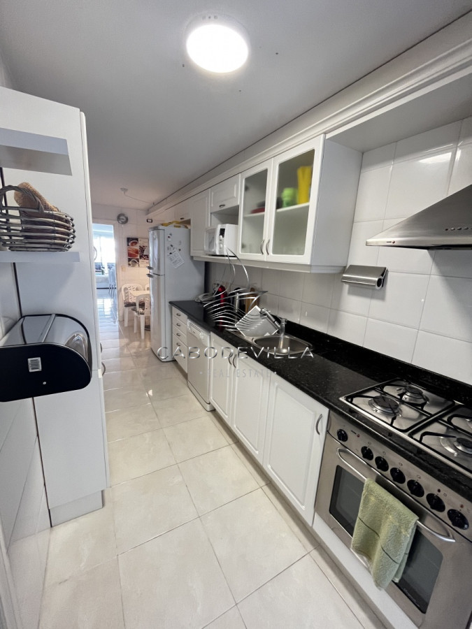Apartamento ID.134 - En alquiler apartamento de 3 dormitorios y 4 baños en parada 4 de playa mansa 