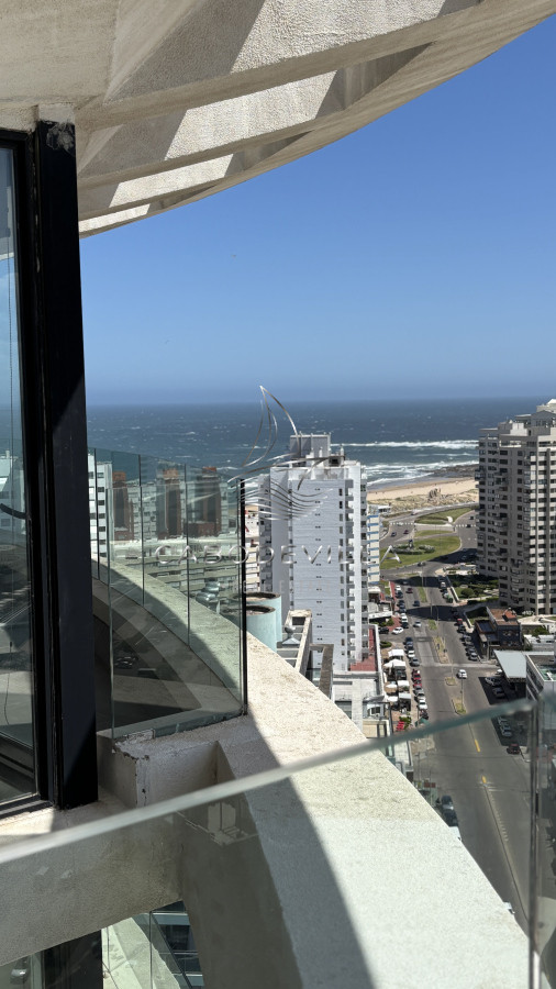 Apartamento ID.695 - En alquiler departamento de 3 suite con vista al mar 