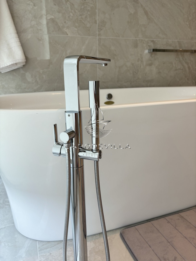 Apartamento ID.427 - En alquiler depto de 3 dormitorios más dependencia de servicio Punta del Este 
