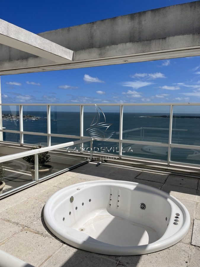 Apartamento ID.133 - En venta Penthouse de 6 dormitorios Playa Mansa 
