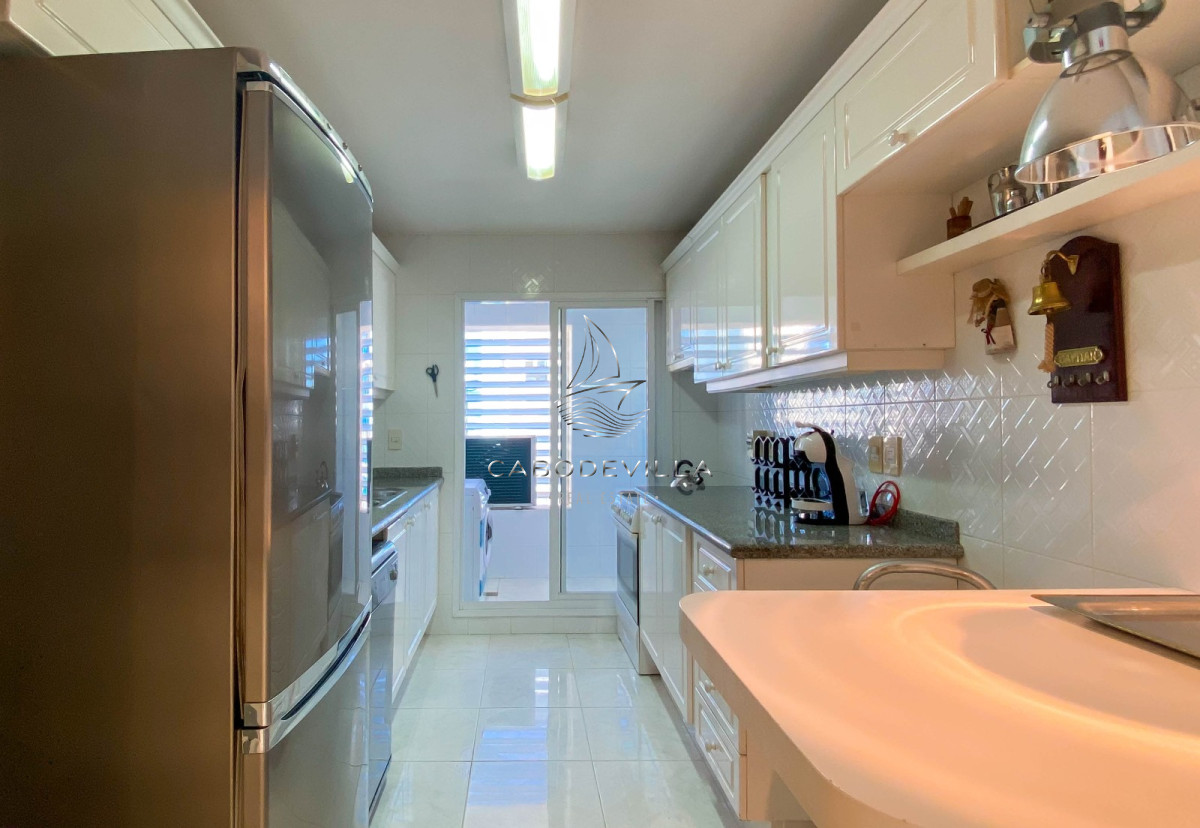 Apartamento ID.249 - En alquiler apartamento de 3 dormitorios más dependencia de servicio parada 5 de Playa Mansa Punta del Este 