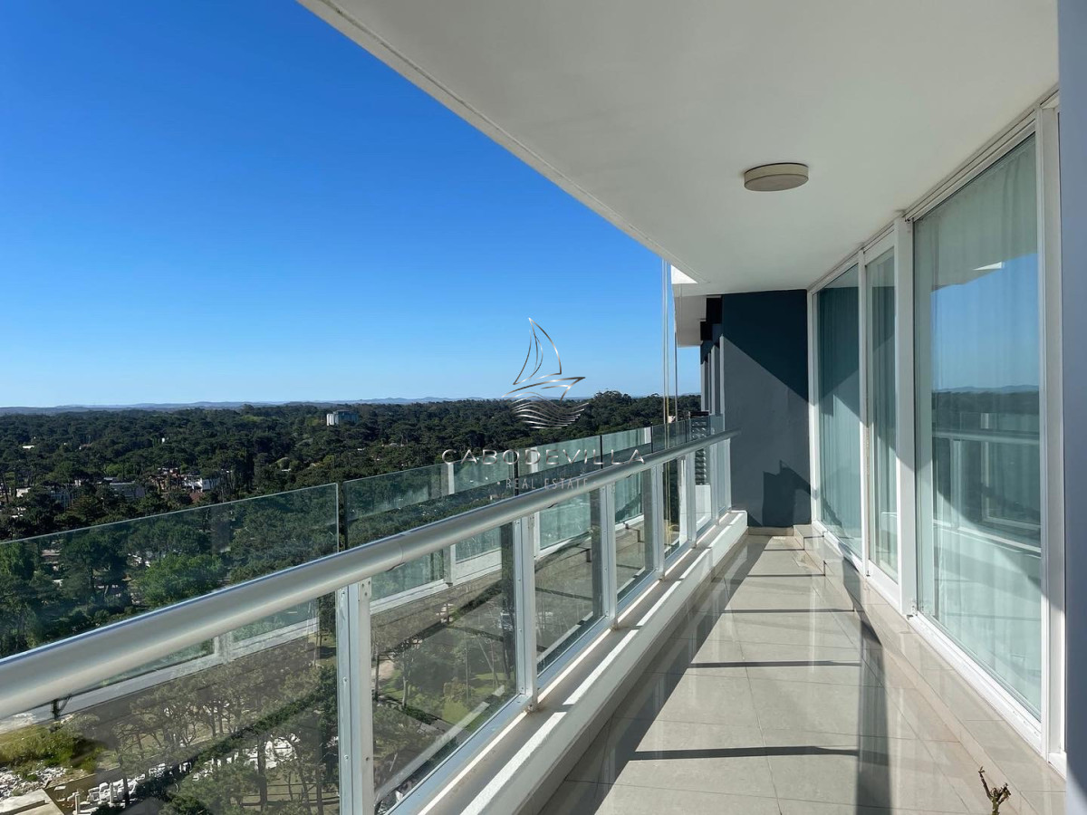 Apartamento ID.198 - Departamento de 3 dormitorios más dependencia Roosevelt Punta del Este 