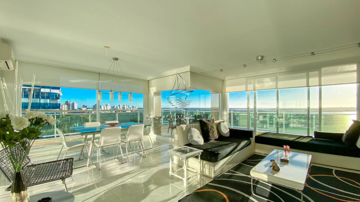 Apartamento ID.249 - En alquiler apartamento de 3 dormitorios más dependencia de servicio parada 5 de Playa Mansa Punta del Este 