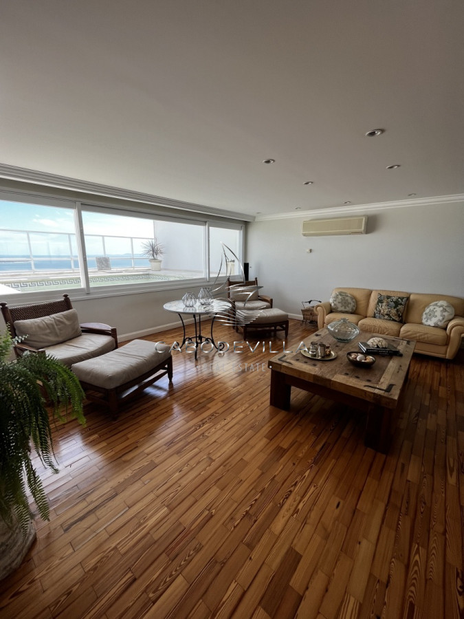 Apartamento ID.133 - En venta Penthouse de 6 dormitorios Playa Mansa 