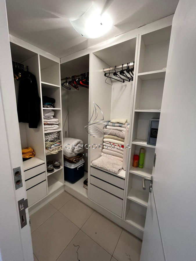 Apartamento ID.75 - En venta y alquiler  apartamento de 3 dormitorios, playa brava 