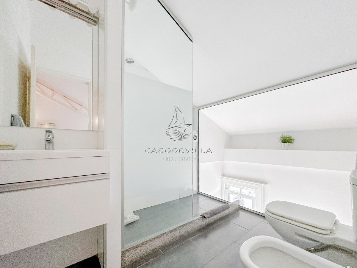 Apartamento ID.527 - Venta de apartamento duplex de un dormitorio en histórico Edificio Biarritz