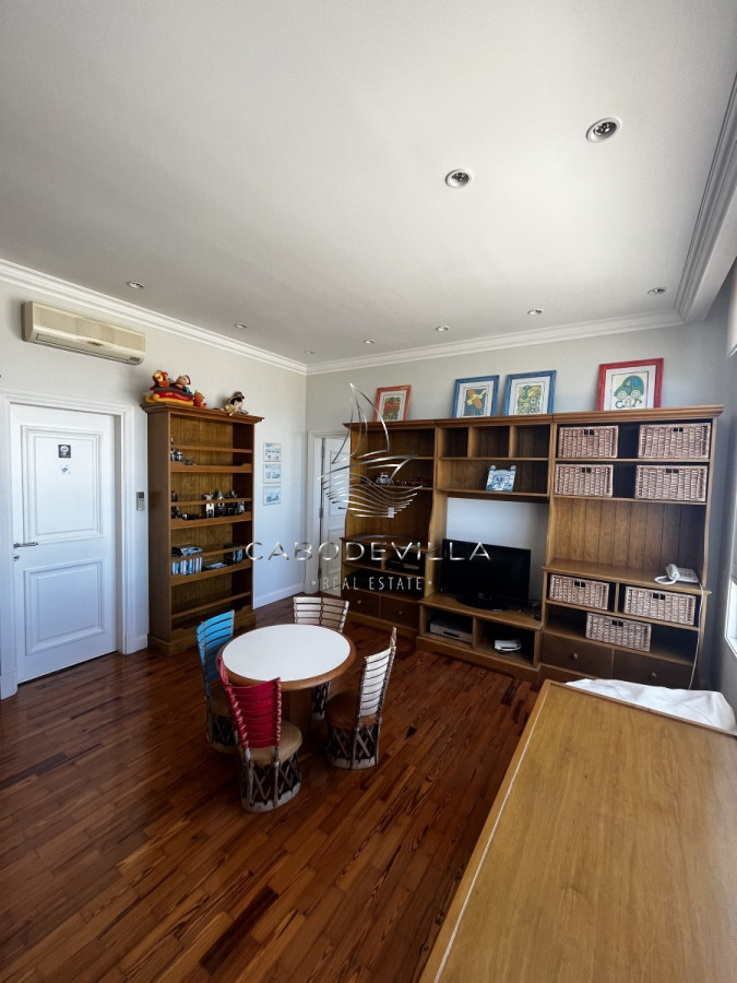 Apartamento ID.133 - En venta Penthouse de 6 dormitorios Playa Mansa 