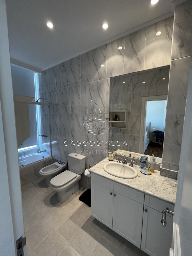 Apartamento ID.133 - En venta Penthouse de 6 dormitorios Playa Mansa 
