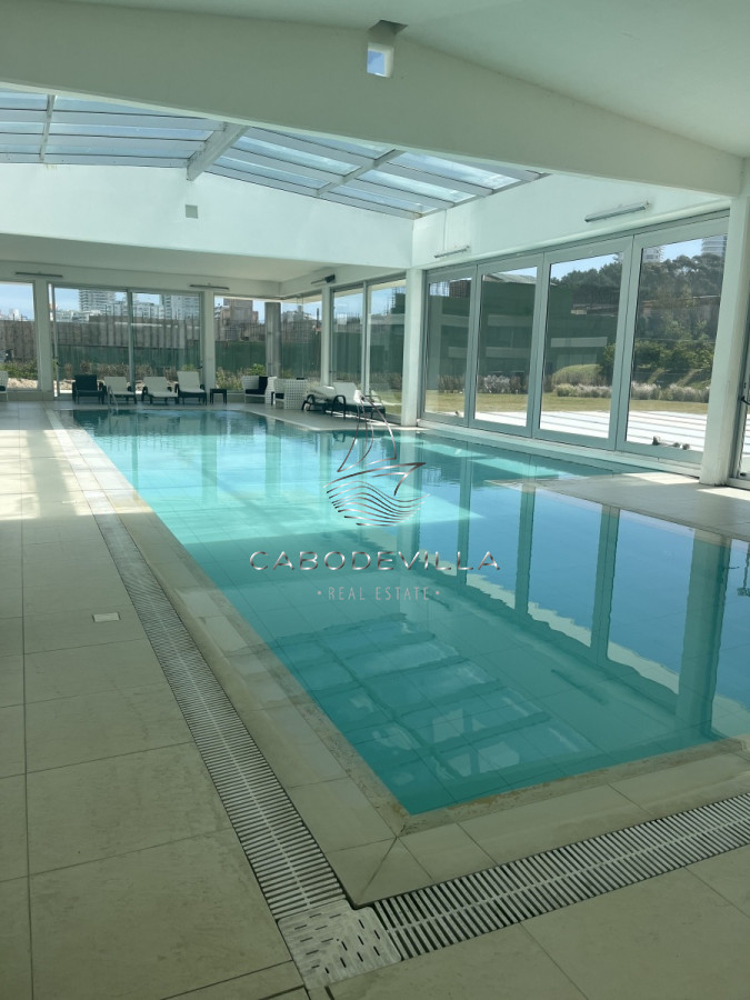 Apartamento ID.136 - En venta unidad de 3 dormitorios en suite más dependencia de servicio playa brava 