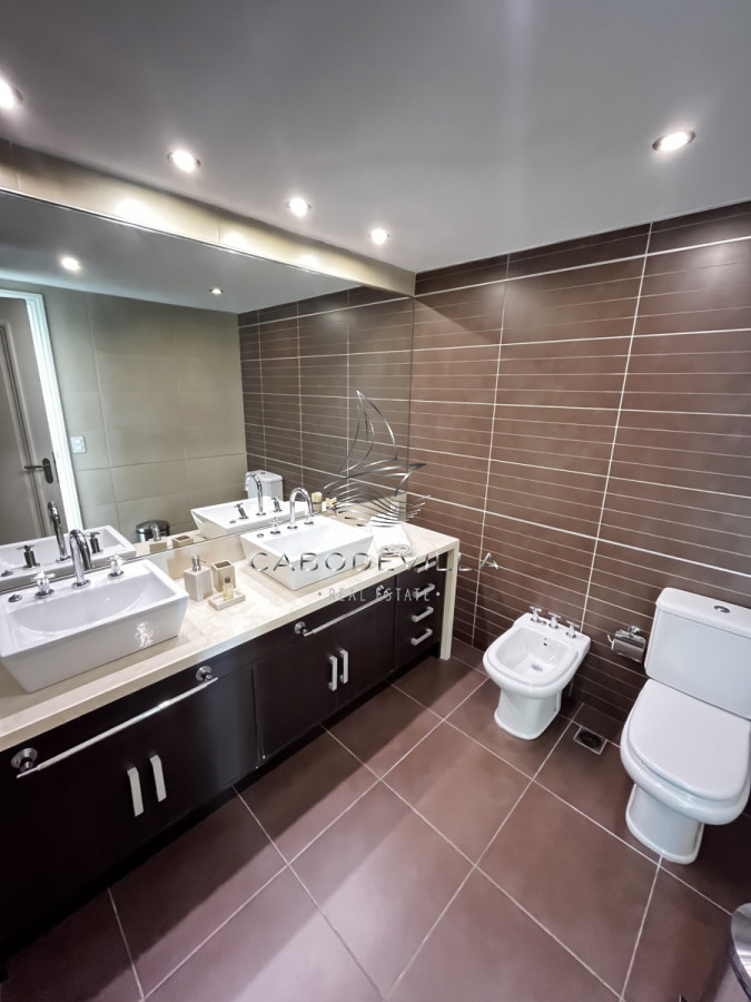 Apartamento ID.202 - En alquiler apartamento de 2 dormitorios 2 baños en parada 1 de Playa Brava 