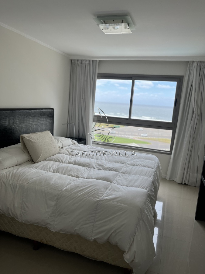 Apartamento ID.202 - En alquiler apartamento de 2 dormitorios 2 baños en parada 1 de Playa Brava 