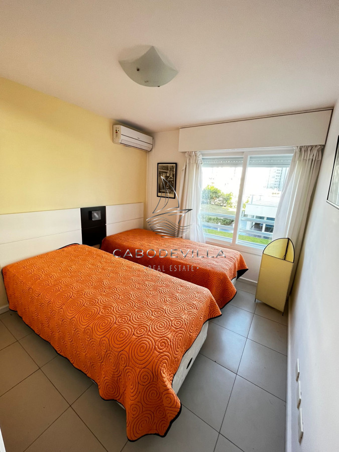 Apartamento ID.75 - En venta y alquiler  apartamento de 3 dormitorios, playa brava 
