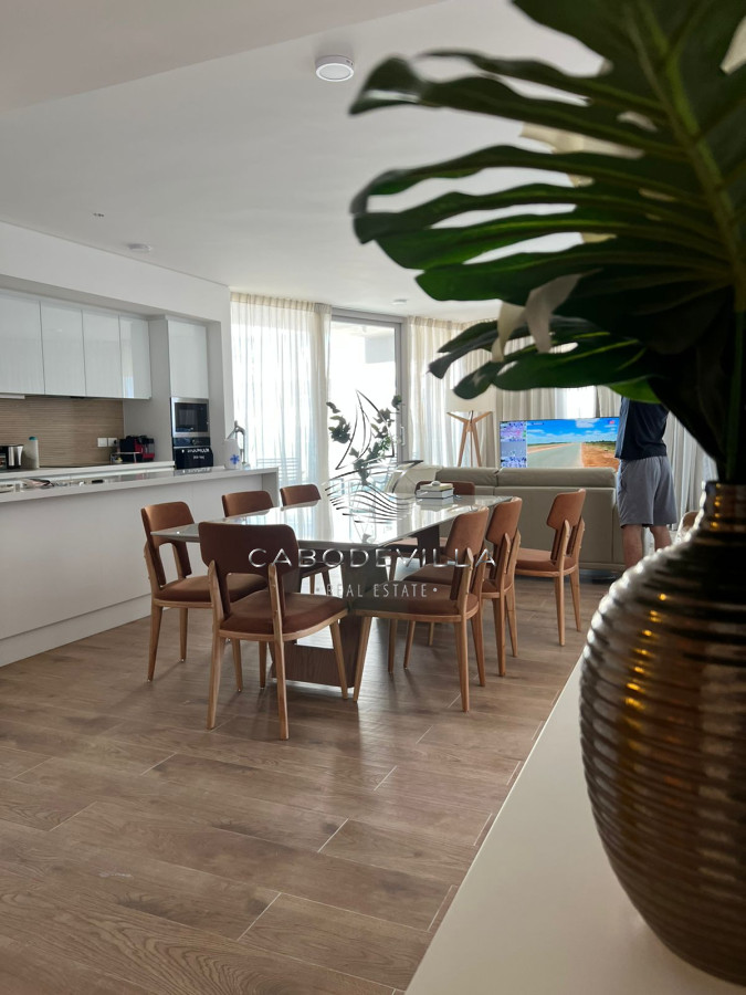 Apartamento ID.251 - En alquiler apartamento de 2 dormitorios en suite más toilette con balcón y vista al mar Playa Brava parada 9