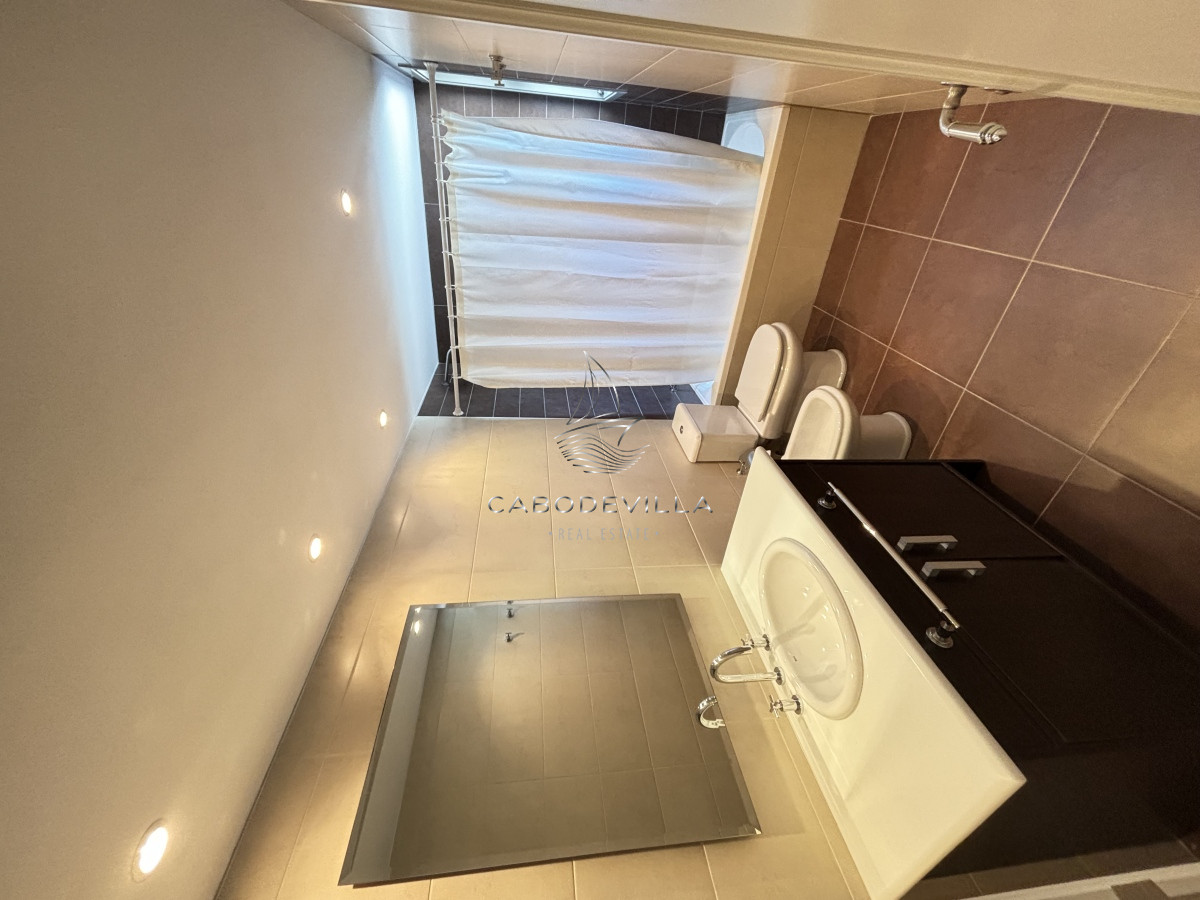 Apartamento ID.412 - En alquiler apartamento de 3 dormitorios más dependencia 