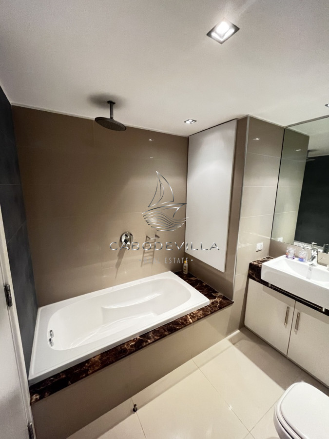 Apartamento ID.136 - En venta unidad de 3 dormitorios en suite más dependencia de servicio playa brava 