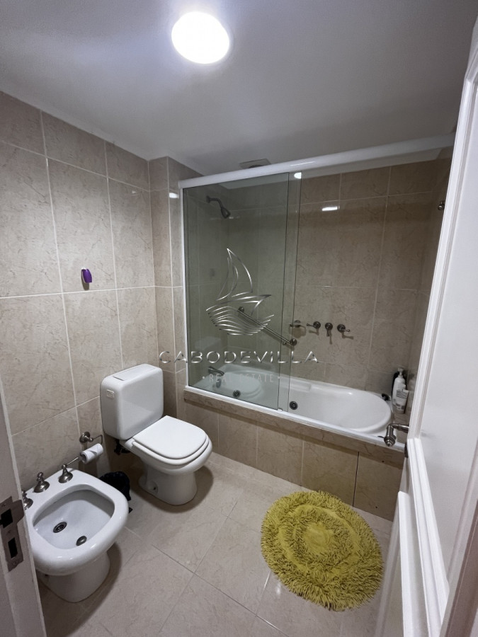 Apartamento ID.138 - En alquiler apartamento de 3 dormitorios y 3 baños Playa Mansa 
