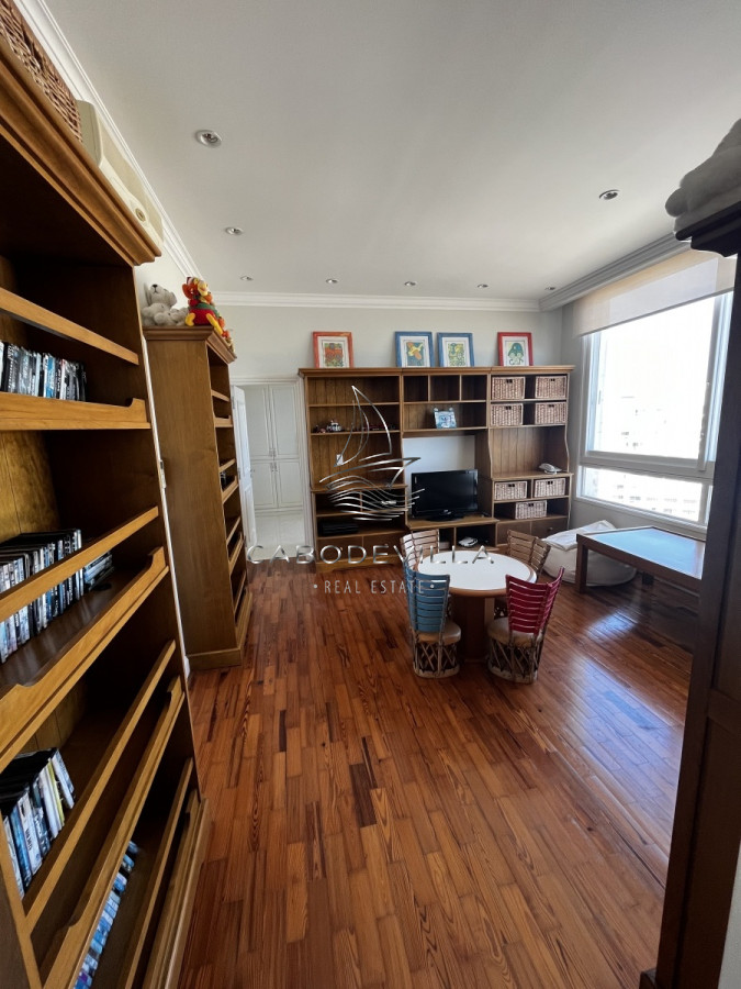Apartamento ID.133 - En venta Penthouse de 6 dormitorios Playa Mansa 