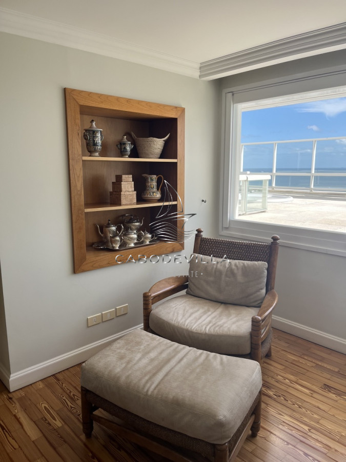 Apartamento ID.133 - En venta Penthouse de 6 dormitorios Playa Mansa 