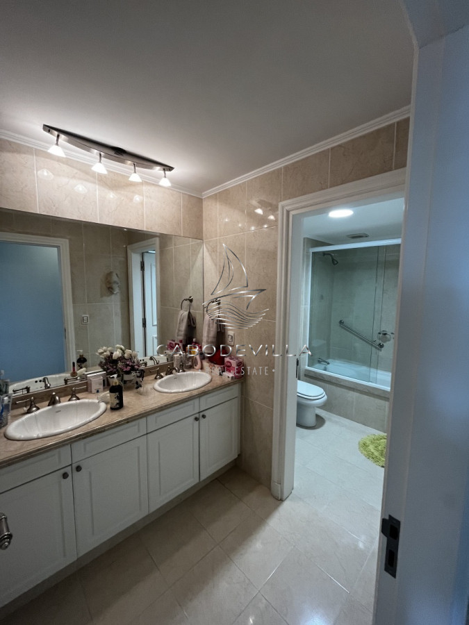 Apartamento ID.138 - En alquiler apartamento de 3 dormitorios y 3 baños Playa Mansa 