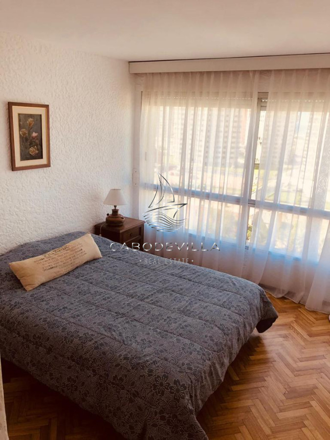 Apartamento ID.60 - En venta apartamento de 4 dormitorios, playa Mansa