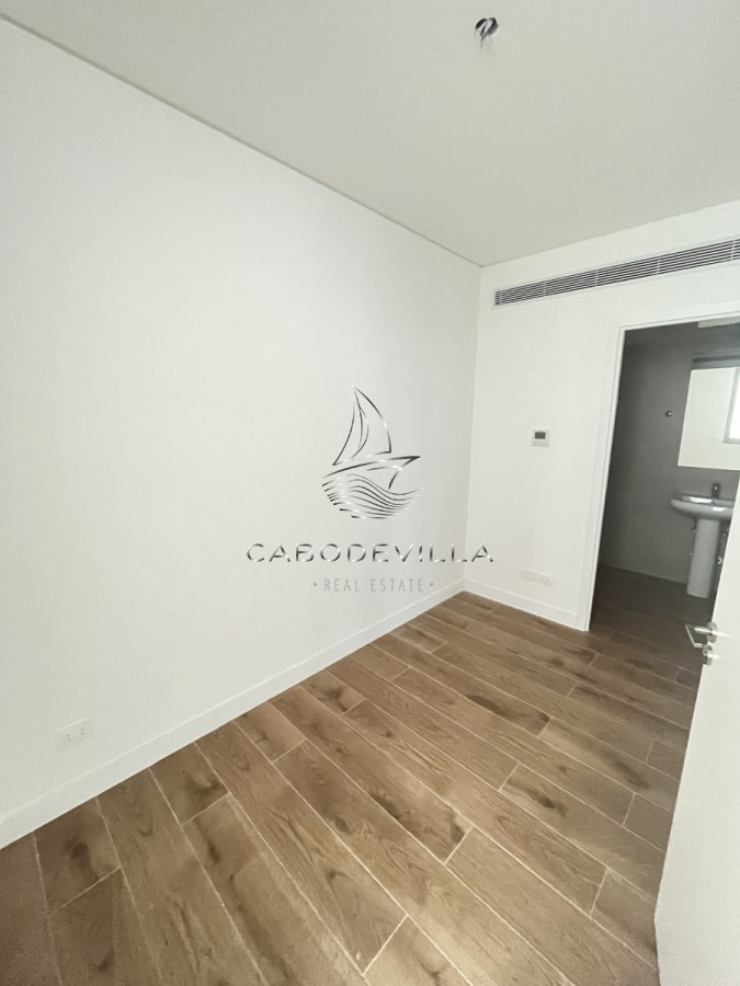 Apartamento ID.292 - En venta y alquiler anual apartamento de 3 dormitorios mas dependencia primera línea de Playa Brava Punta del Este