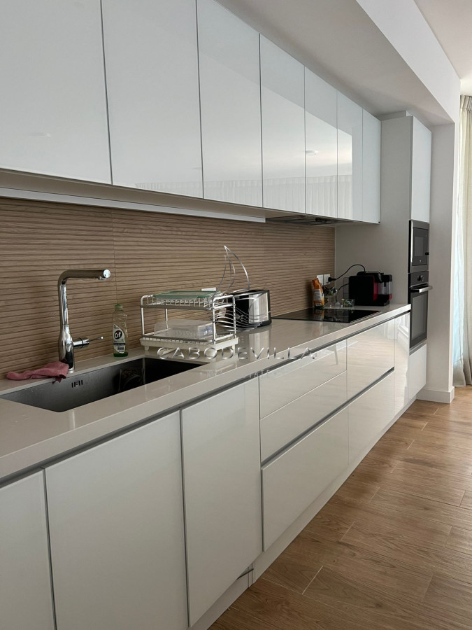 Apartamento ID.251 - En alquiler apartamento de 2 dormitorios en suite más toilette con balcón y vista al mar Playa Brava parada 9