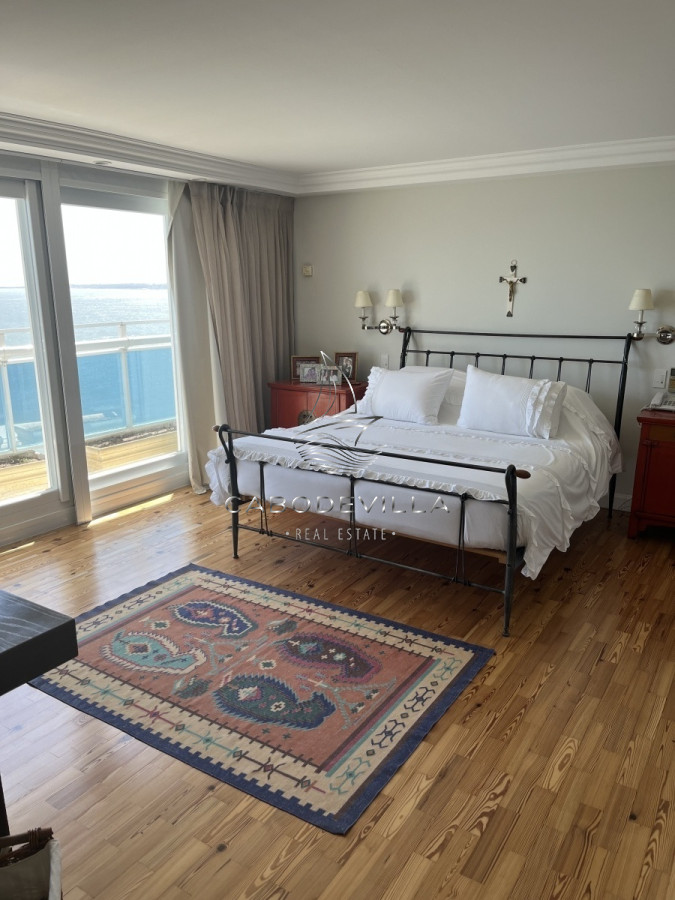 Apartamento ID.133 - En venta Penthouse de 6 dormitorios Playa Mansa 