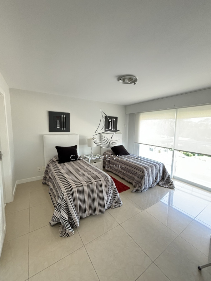 Apartamento ID.429 - En alquiler anual departamento de 3 dormitorios más dependencia de servicio 