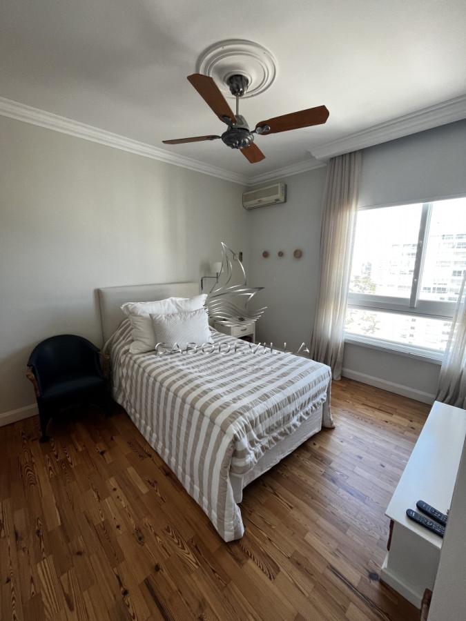Apartamento ID.133 - En venta Penthouse de 6 dormitorios Playa Mansa 