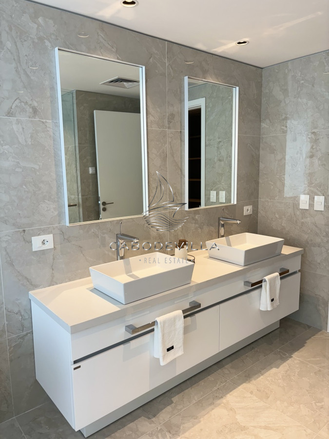 Apartamento ID.634 - En venta y alquiler departamento en Playa Brava de 2 dormitorios en suite 