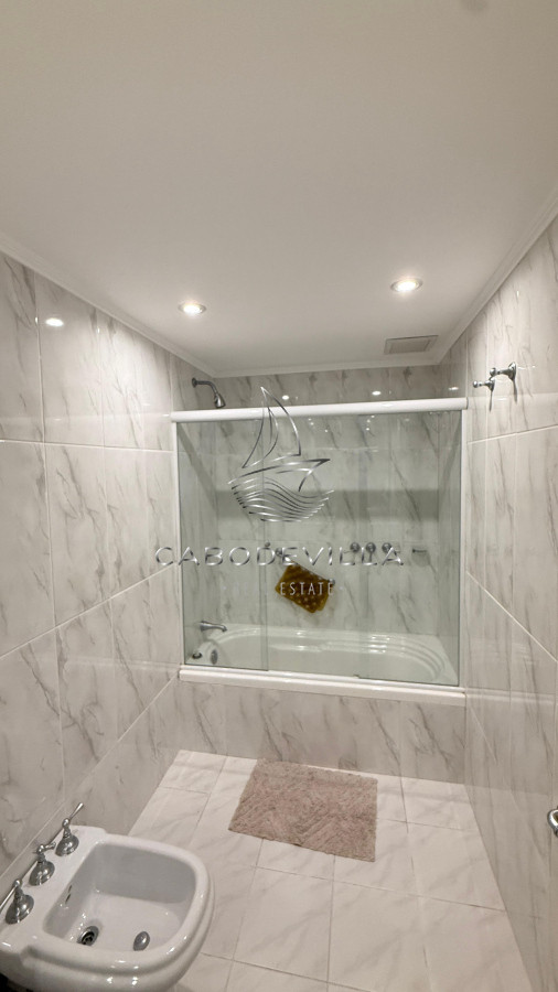 Apartamento ID.883 - En alquiler apartamento de 3 suites Punta del Este 