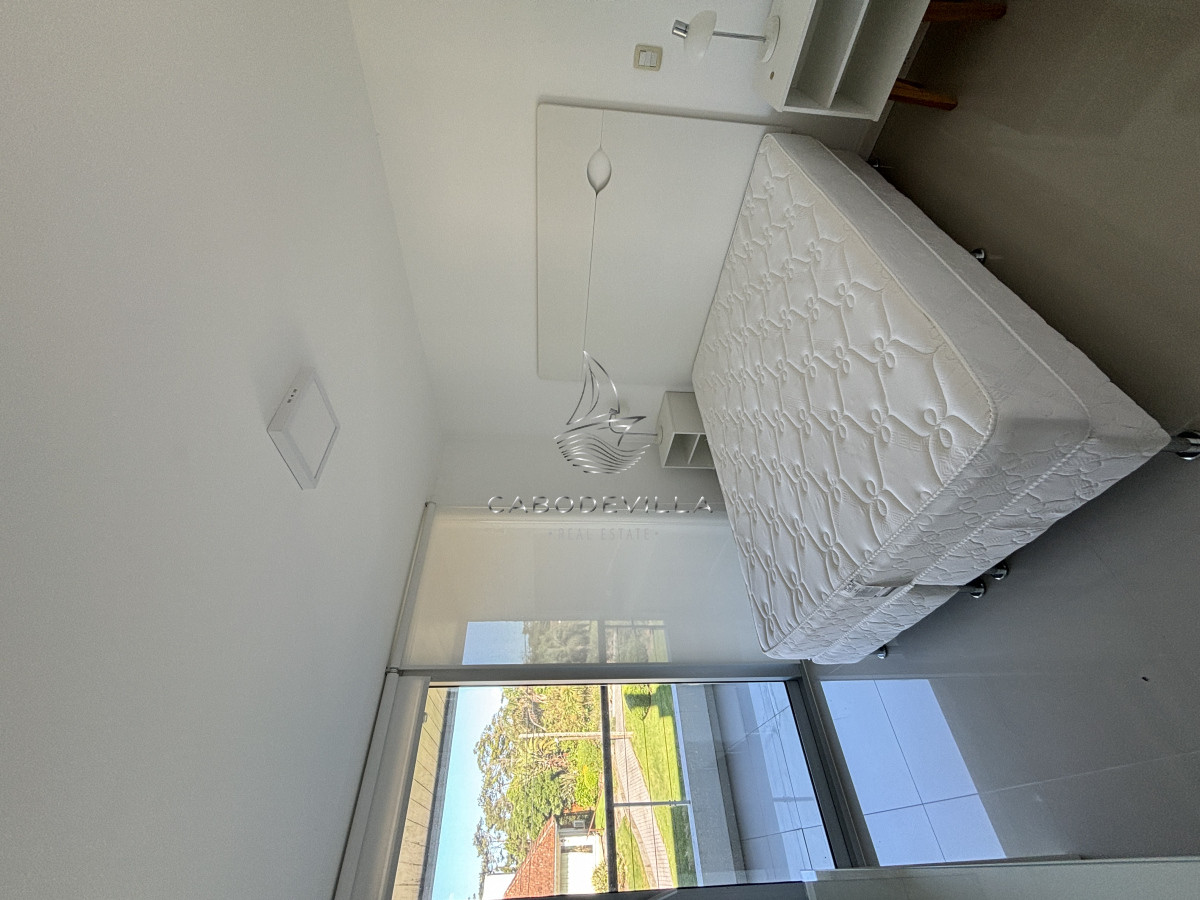 Apartamento ID.685 - Alquiler anual apartamento de 2 dormitorios primera línea de Playa Mansa 