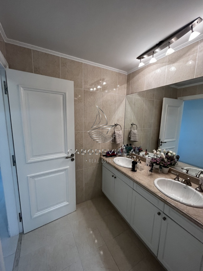 Apartamento ID.138 - En alquiler apartamento de 3 dormitorios y 3 baños Playa Mansa 