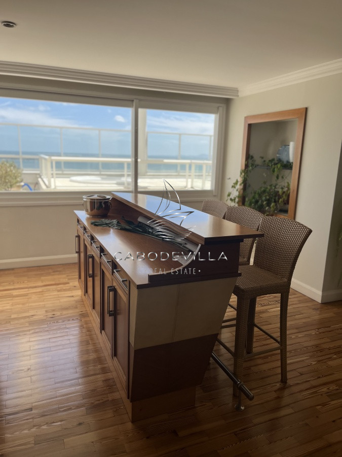 Apartamento ID.133 - En venta Penthouse de 6 dormitorios Playa Mansa 