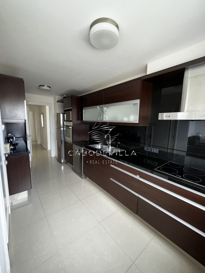 Apartamento ID.202 - En alquiler apartamento de 2 dormitorios 2 baños en parada 1 de Playa Brava 