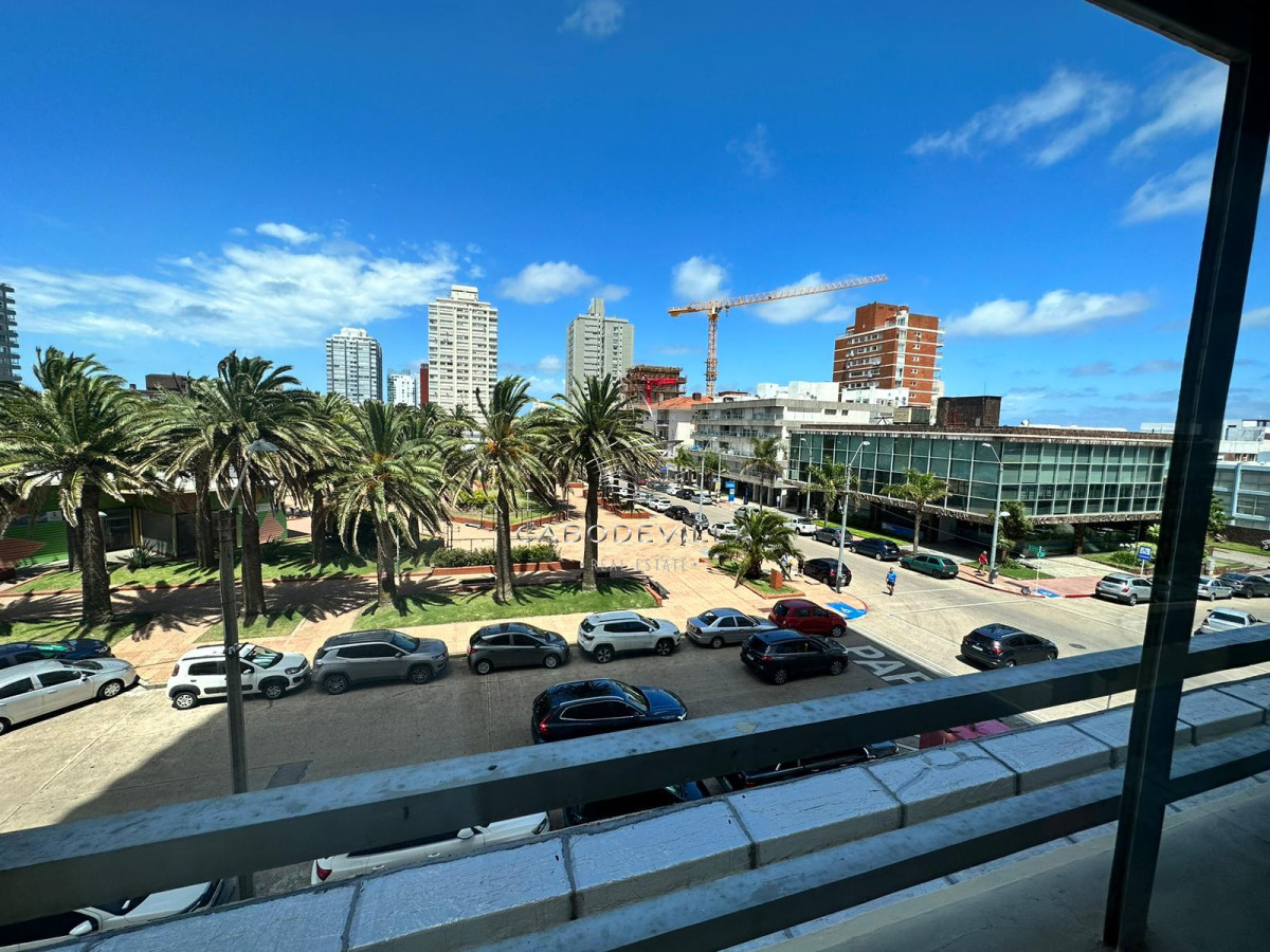 Apartamento ID.559 - Departamento En Alquiler. Edificio Libertador Península Punta Del Este