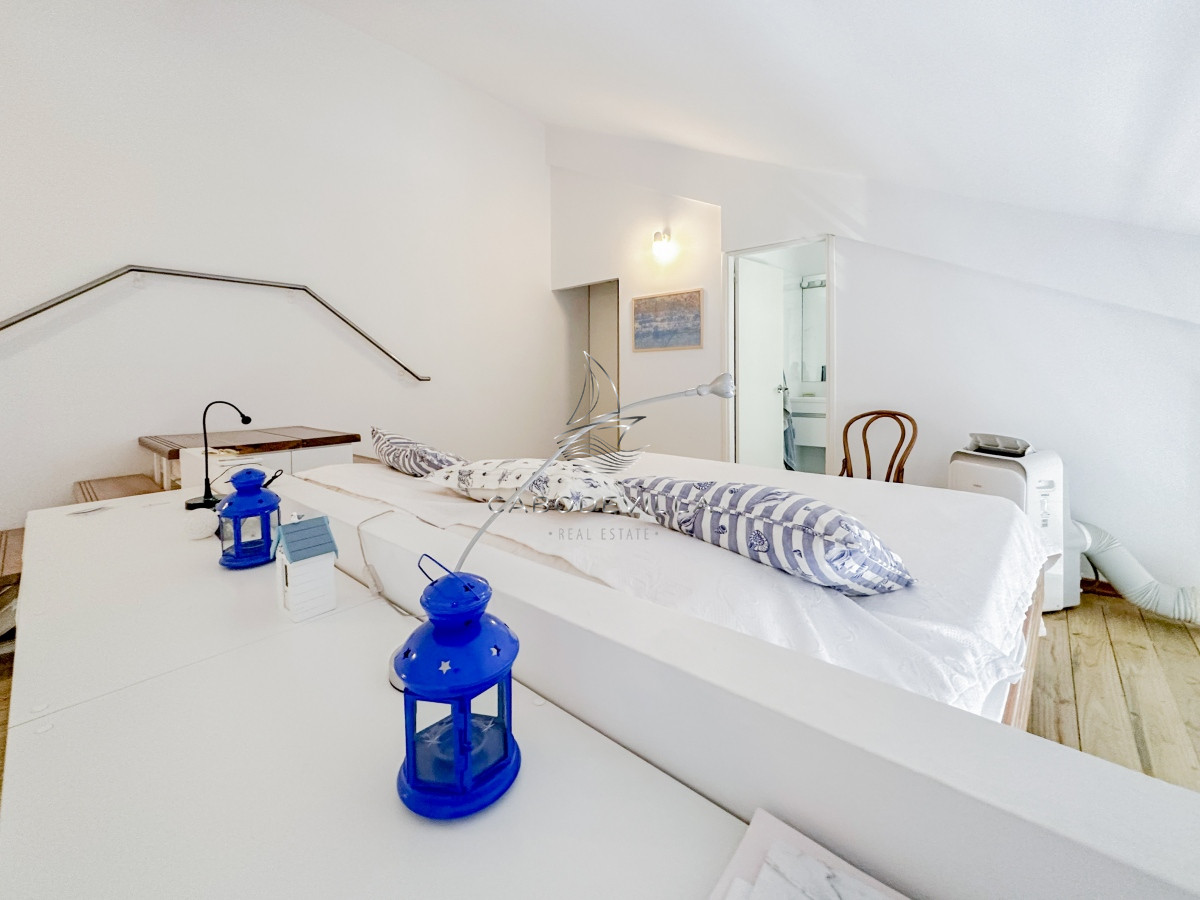 Apartamento ID.527 - Venta de apartamento duplex de un dormitorio en histórico Edificio Biarritz