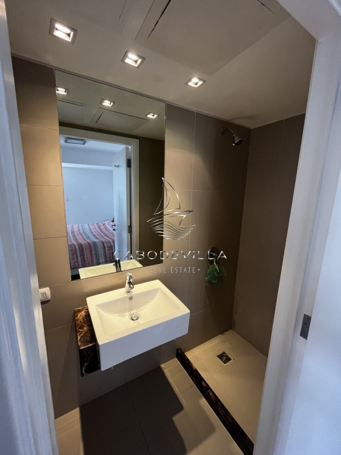 Apartamento ID.136 - En venta unidad de 3 dormitorios en suite más dependencia de servicio playa brava 